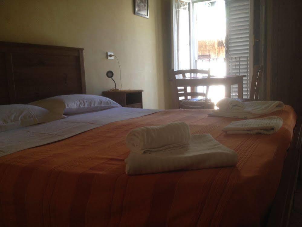 B&B Casa De Luca A Campo De Fiori Рим Экстерьер фото